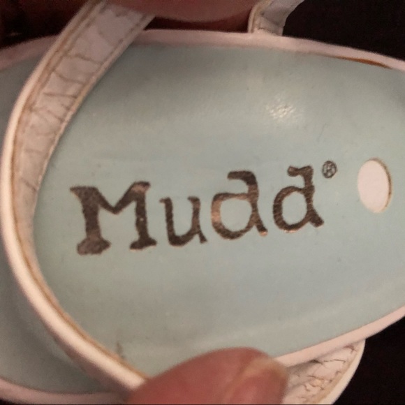 Mudd white sandals, never worn. Size 7.5. - Picture 7 of 7